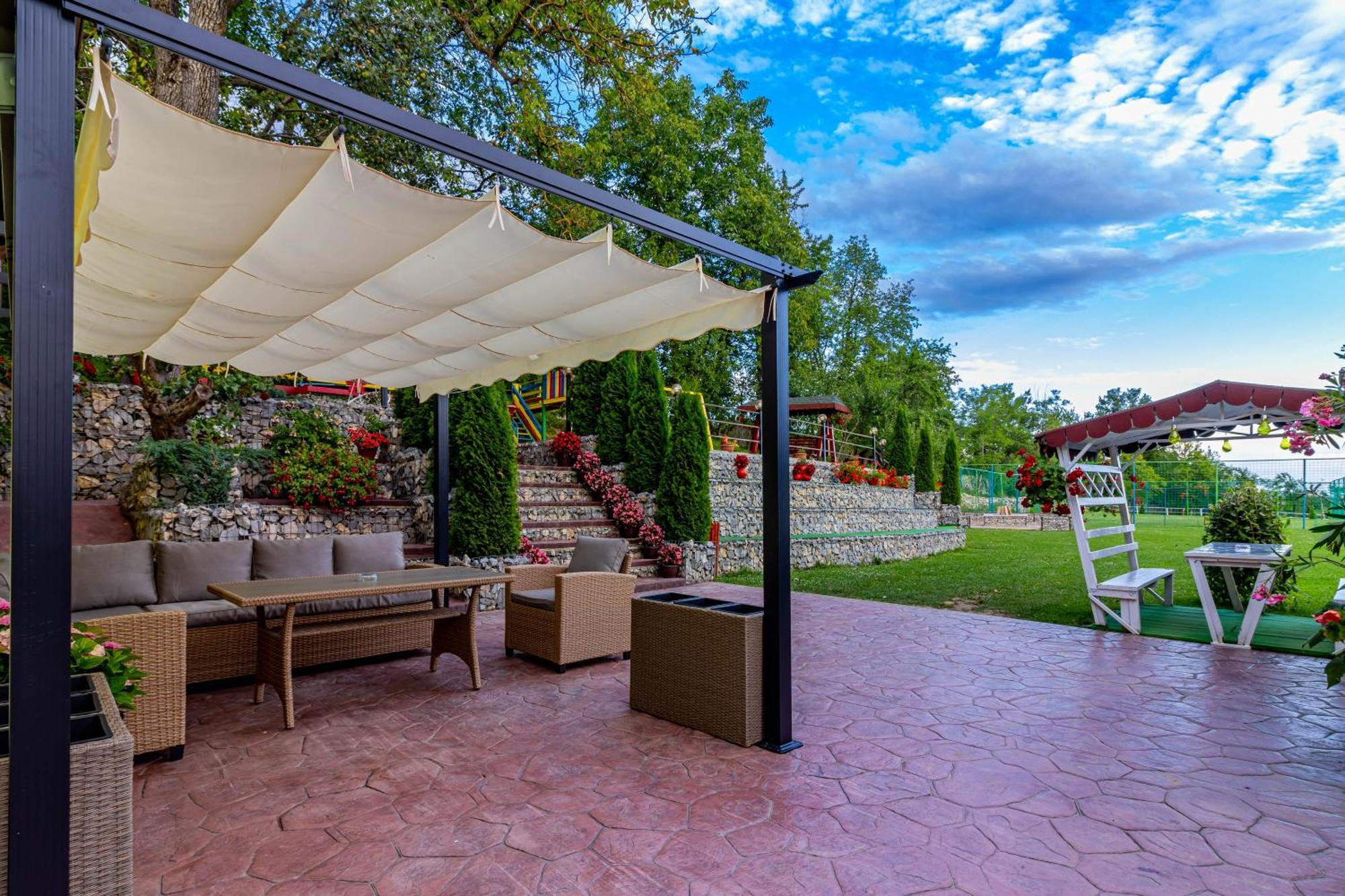 Pensiunea Mihaela-transalpina Guest house 3*