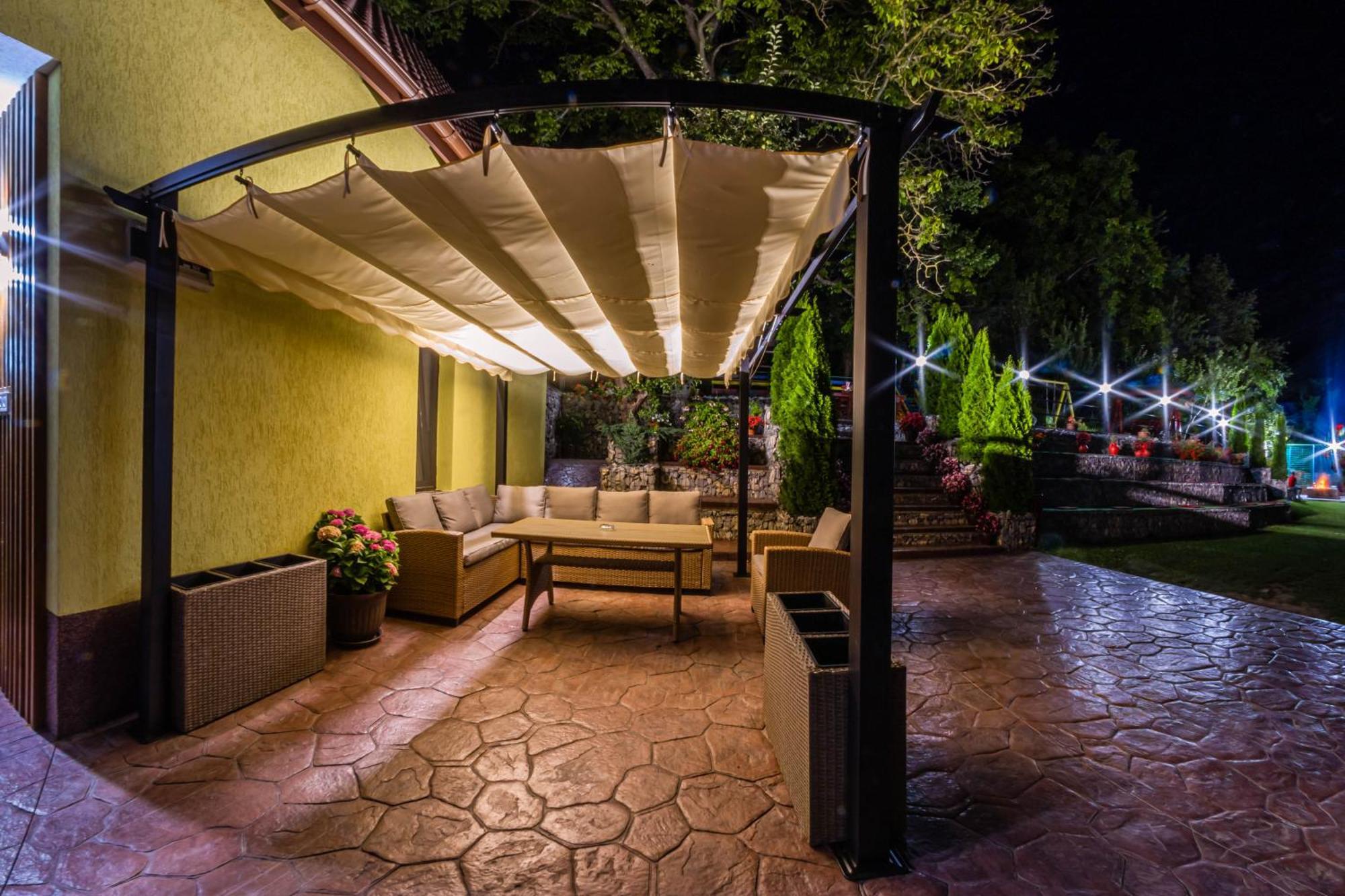 Pensiunea Mihaela-transalpina Guest house